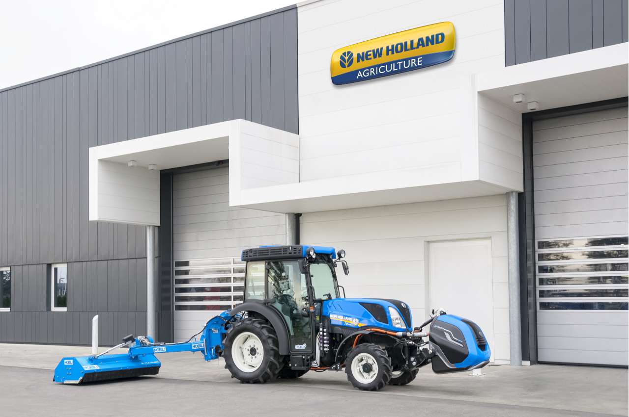 New Holland Tractor & Attachment