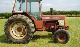 1979 International 574 2WD tractors