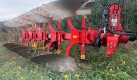 Pottinger Servo 45m Plus 5 furrow Reversible plough Year 2021Hydraulic Adjustable Front /Vario Width. Ploughed only 50 acres from NewOriginal Metal still with original paint on it. Well Hun built plough user friendly to set. Barn stored £19750