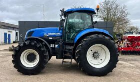 Used 2014 NEW HOLLAND T7.260 SIDE WINDER Front linkage, power beyond, isobus, bar axle, intelliview 3, 8 work lights, twin beacons, new front tyres for sale in Oxfordshire