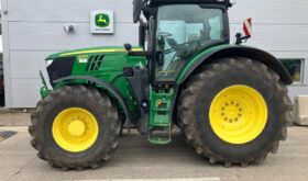 John Deere 6215R