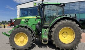 John Deere 6215R