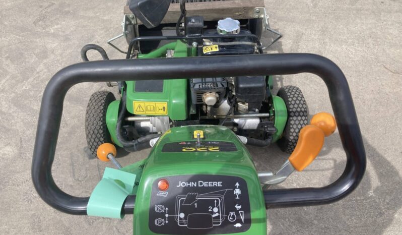 John Deere 220E Hybrid Greens Mower full