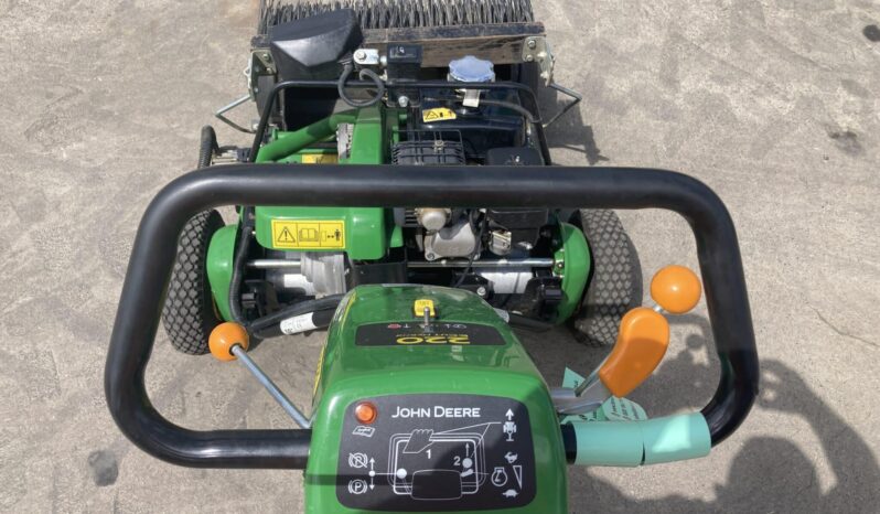 John Deere 220E Hybrid Greens Mower full