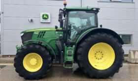 John Deere 6215R