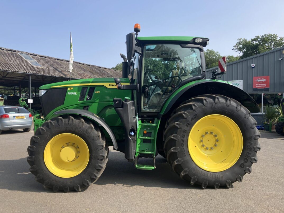 John Deere 6R 195