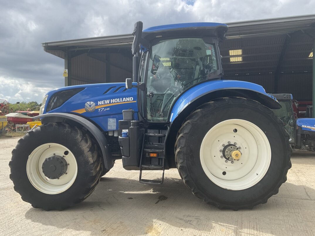 NEW HOLLAND T7.245