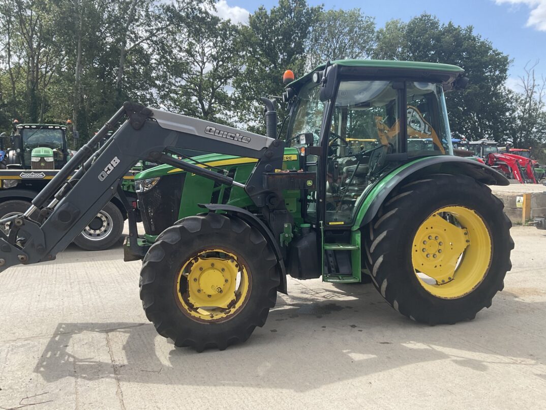 JOHN DEERE 5100M