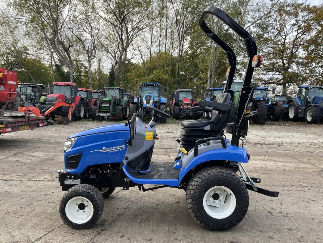 NEW HOLLAND BOOMER 25C