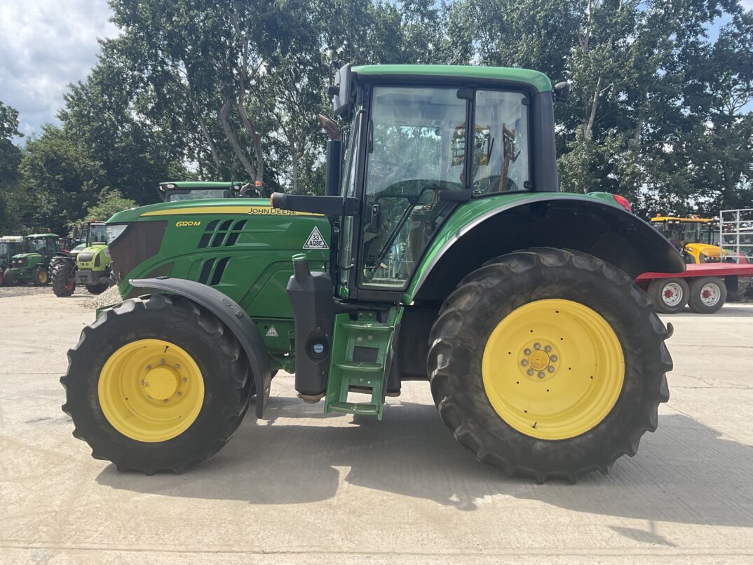 JOHN DEERE 6120M