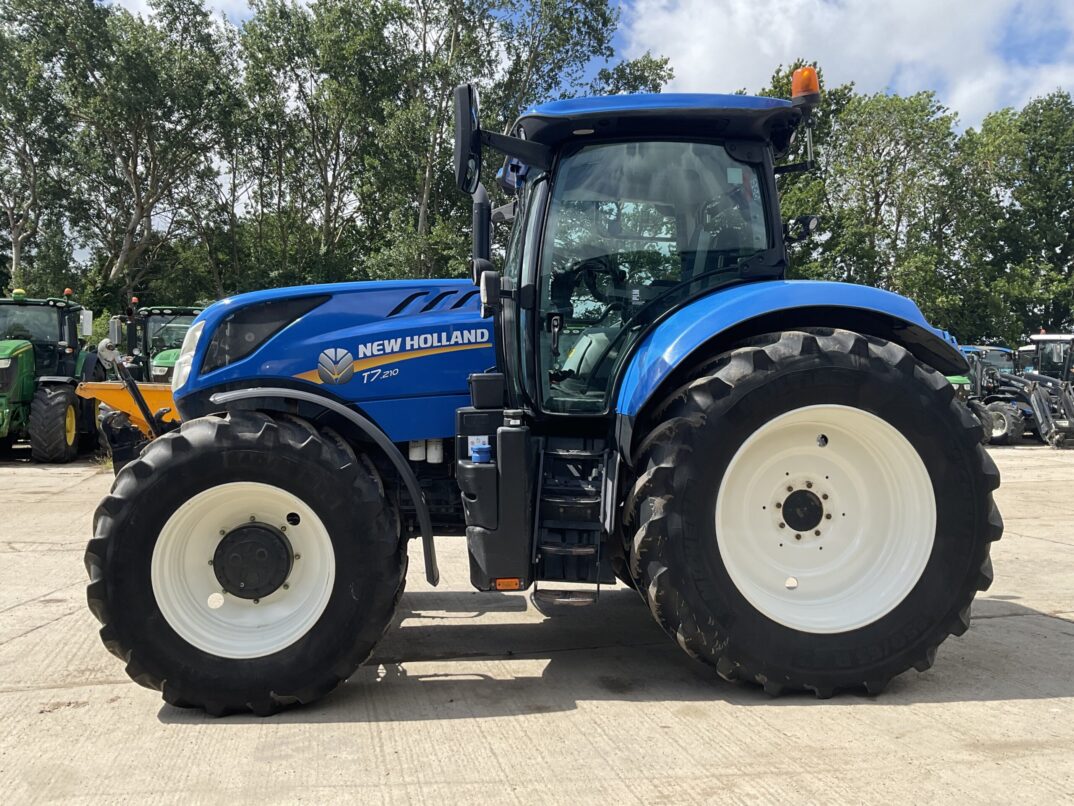 NEW HOLLAND T7.210