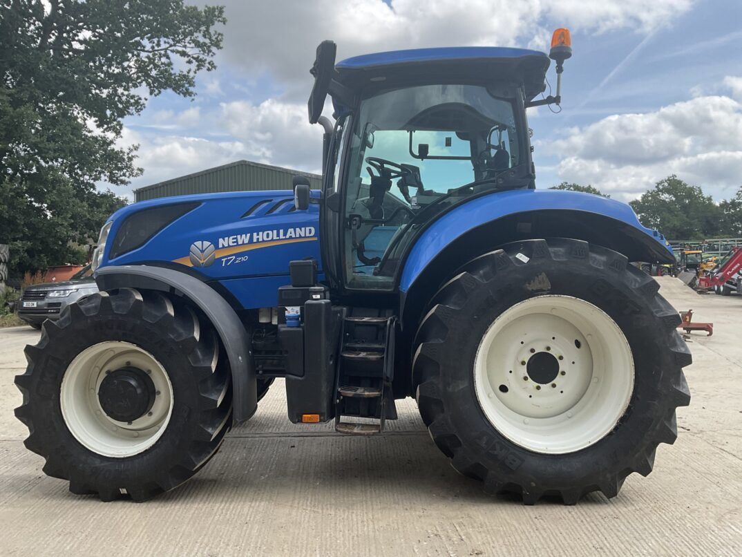 NEW HOLLAND T7.210