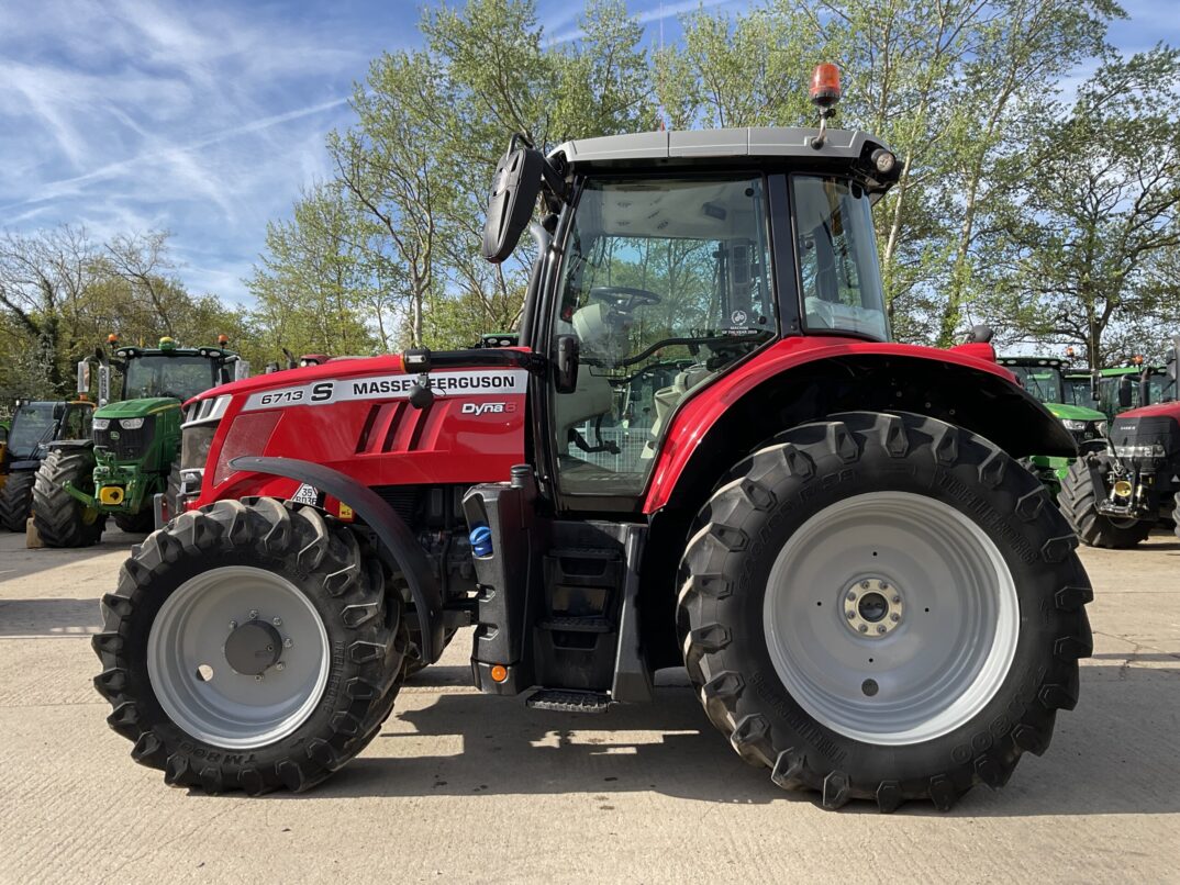 MASSEY FERGUSON 6713S DYNA-6