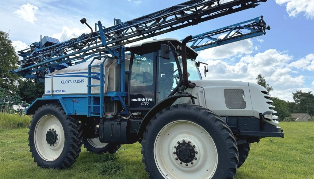 Multi Drive 6195 with 28m sprayer – 2013