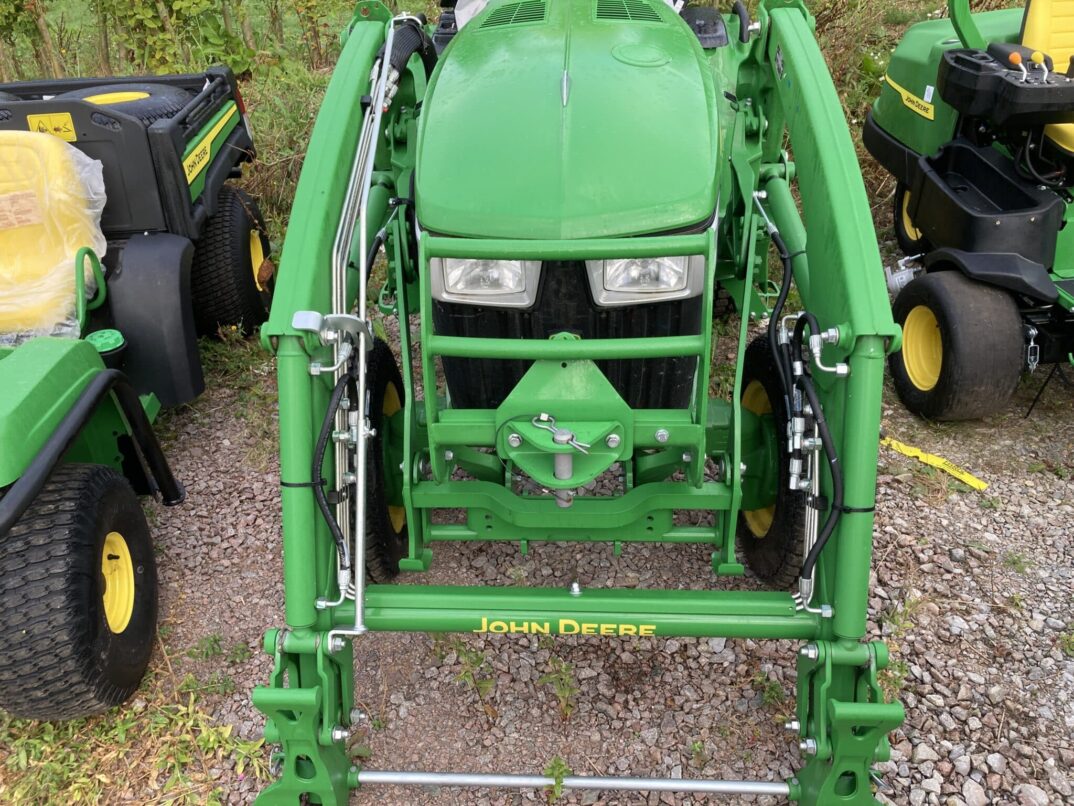 John Deere 320R