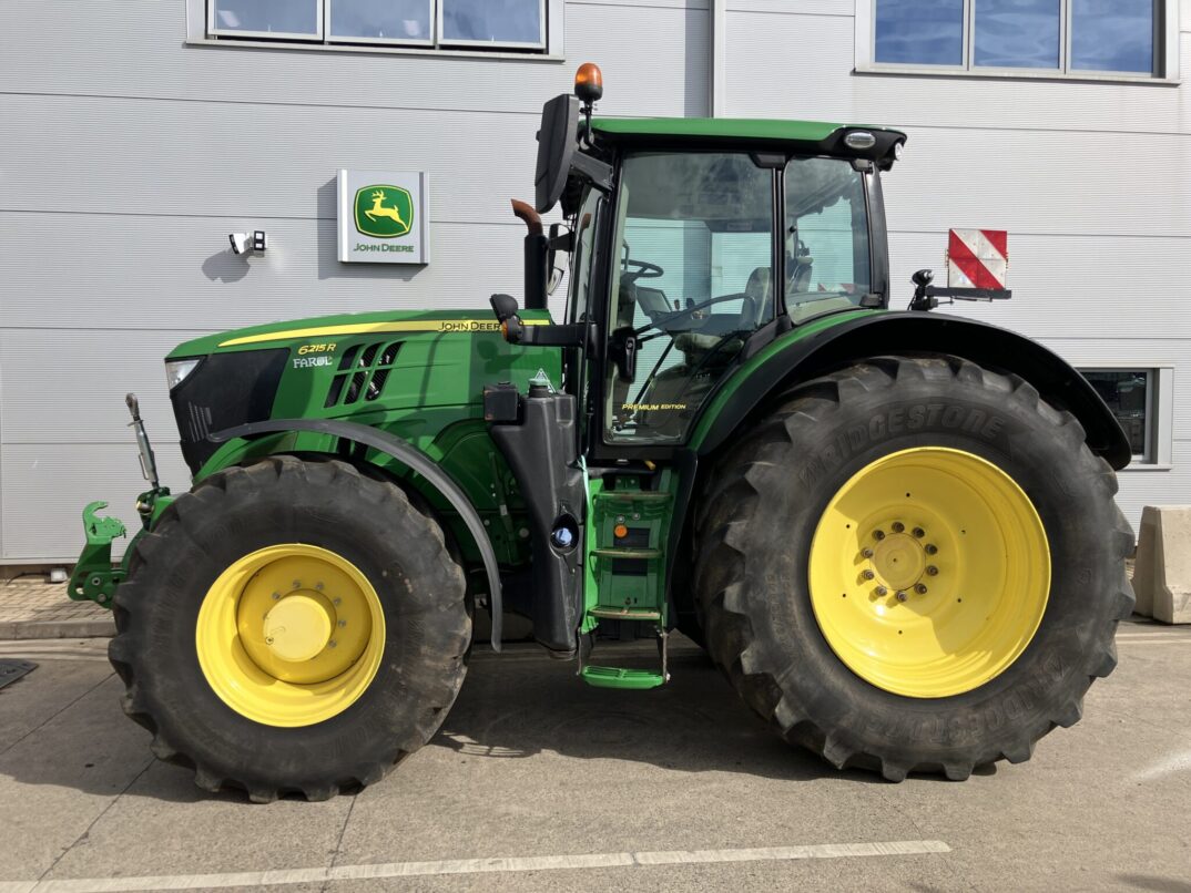 John Deere 6215R