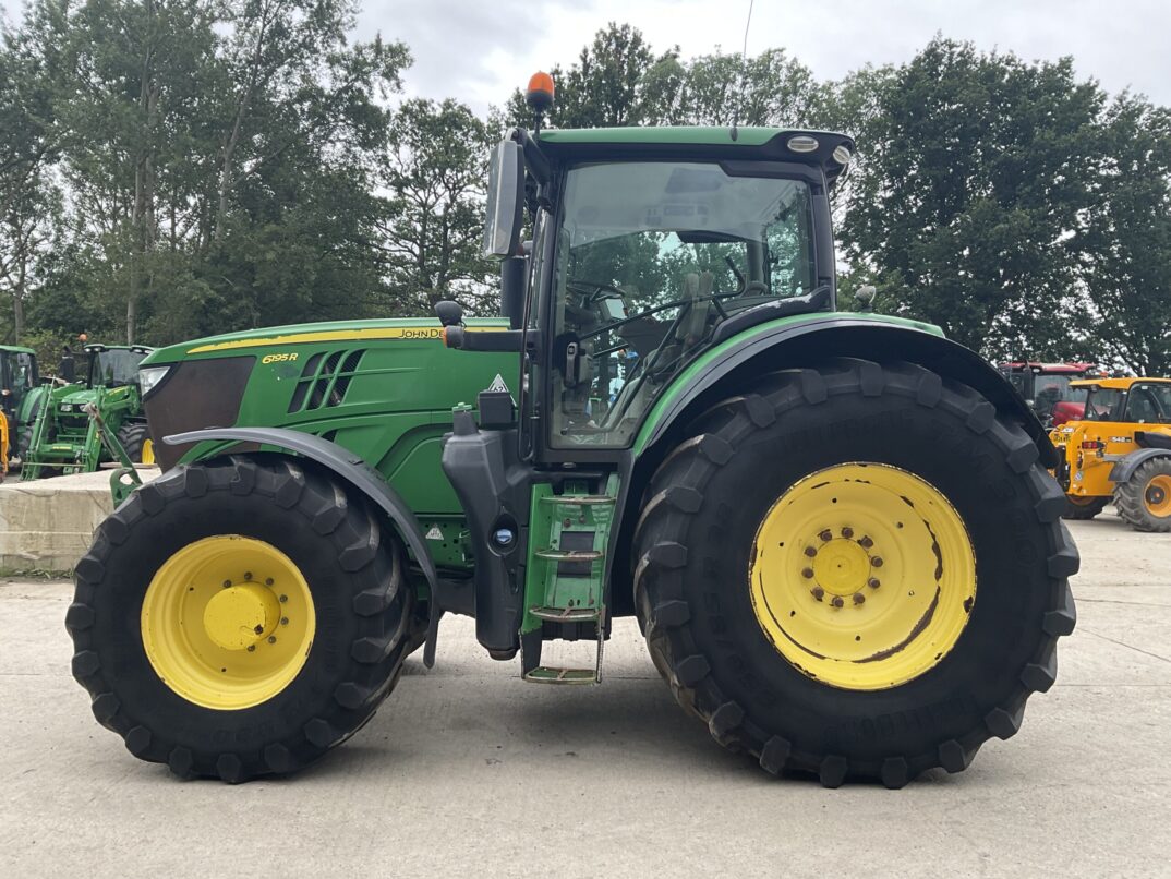 JOHN DEERE 6195R