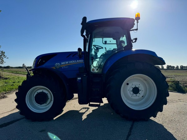 Used 2023 NEW HOLLAND T7.210 Front linkage, creep gears, 12 LED work lights, Twin beacons, Warranty until May 2026 for sale in Oxfordshire