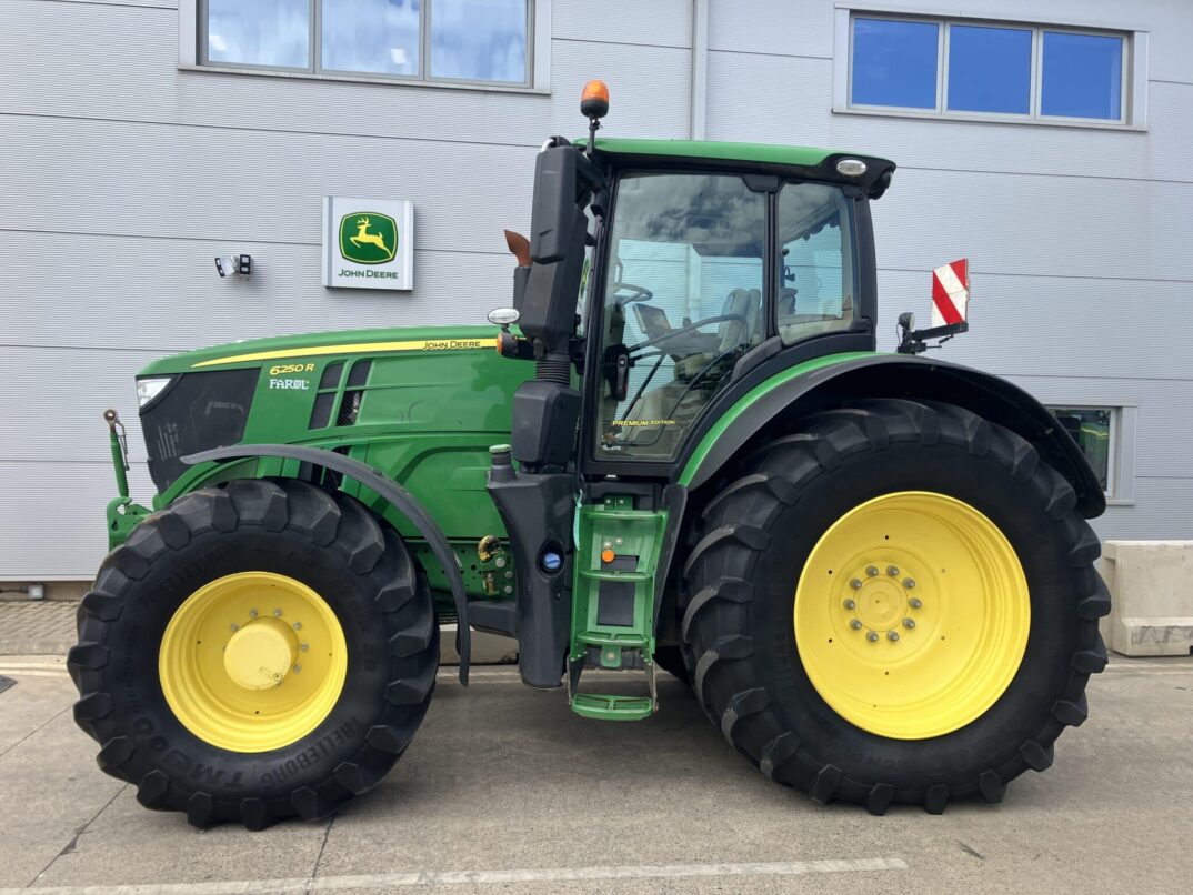 John Deere 6250R