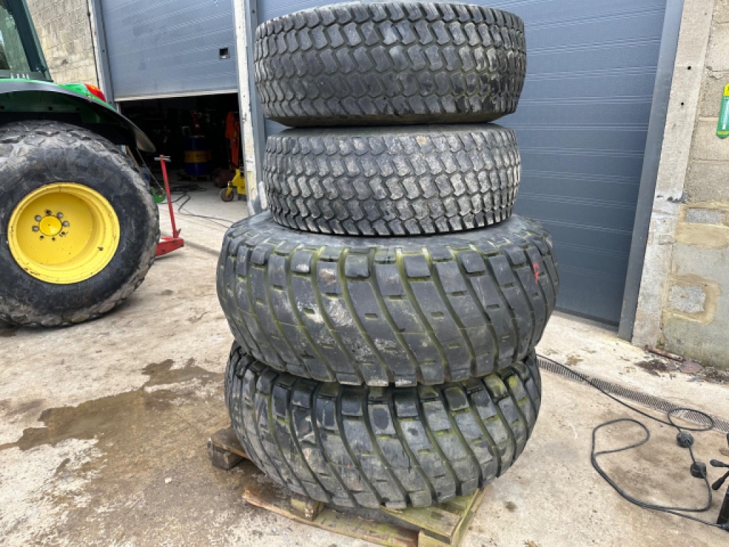 JOHN DEERE GRASS WHEELS AND TYRES 750 + VAT