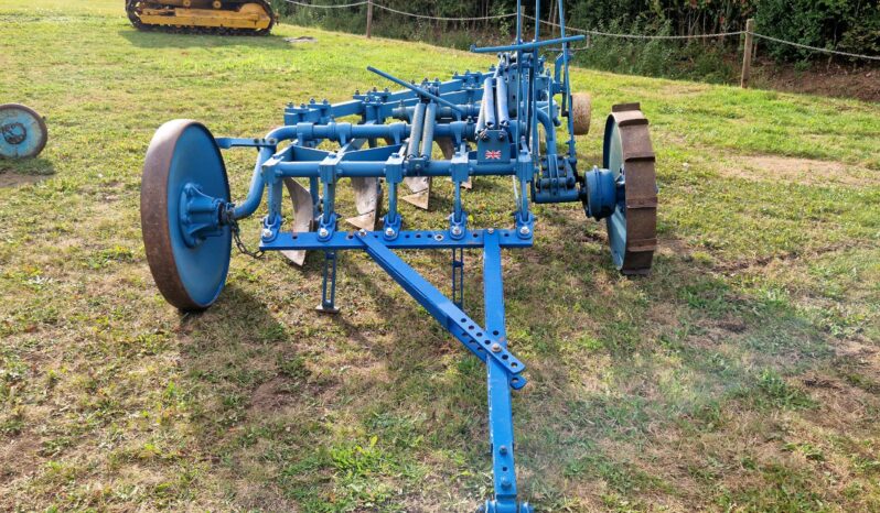 Ransomes TS69 Hexatrac 6 furrow trailing plough full