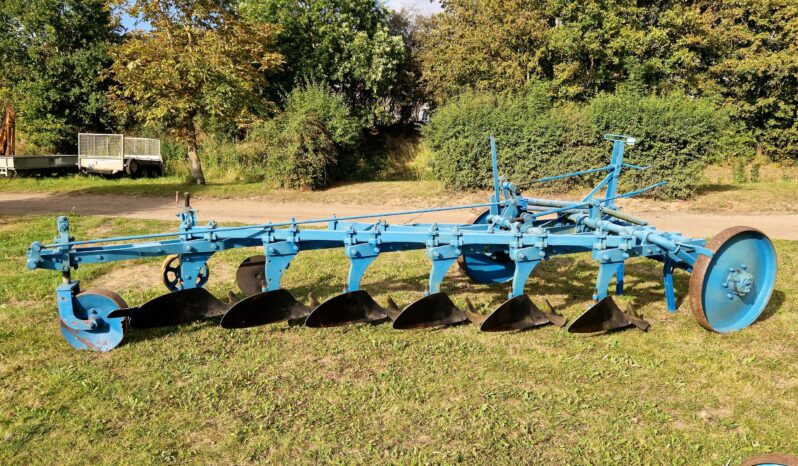 Ransomes TS69 Hexatrac 6 furrow trailing plough full