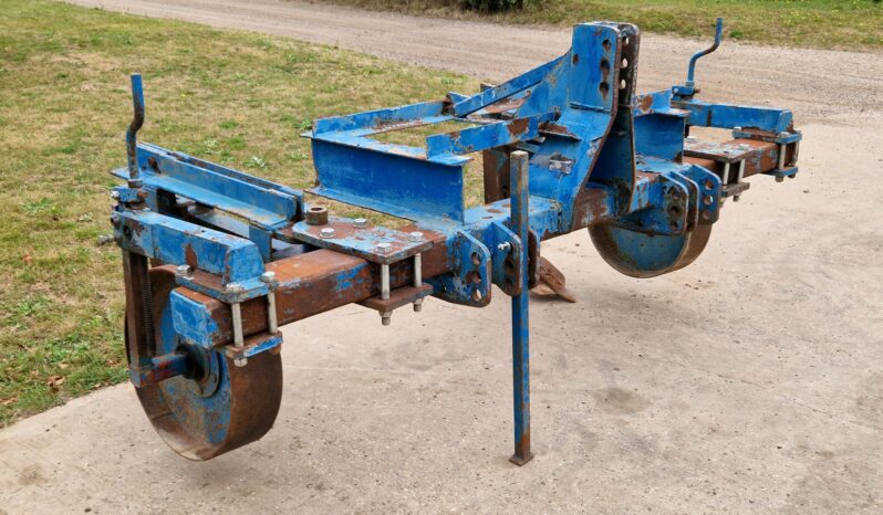 Ransomes 2 leg subsoiler full