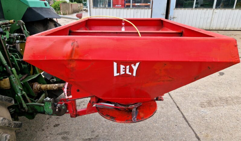 Lely Centerliner fertiliser spreader full