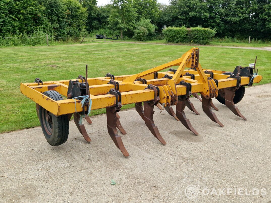 Bomford 4.5M Powertrak low draft chisel plough