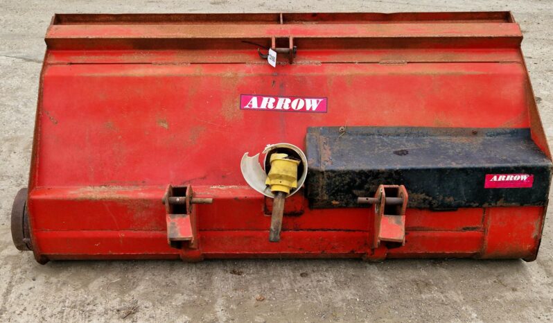 Arrow linkage mounted feeder bucket full