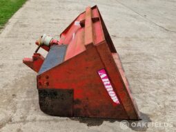 Arrow linkage mounted feeder bucket full