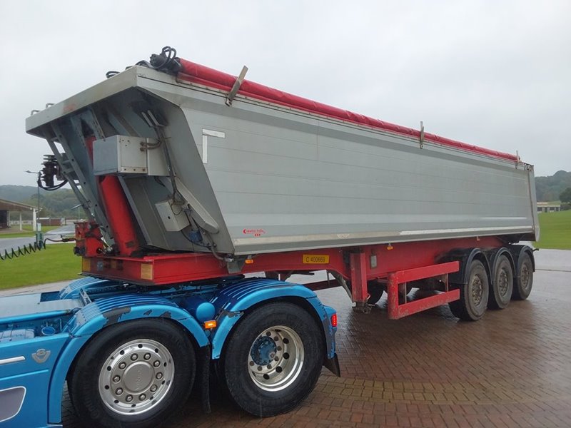 2015 BENALU TRI AXLE (MERC) For Auction on 2024-10-04