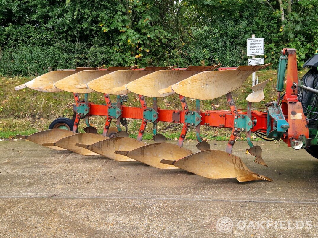 Kverneland 5 furrow plough