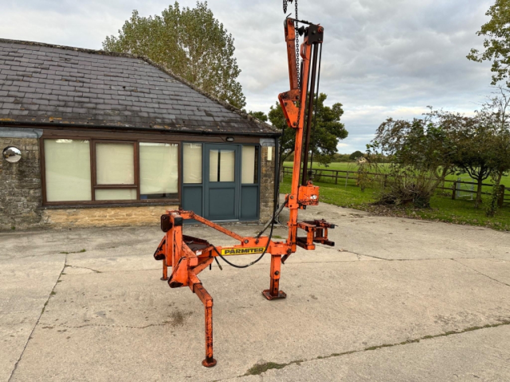 1995 PARMITER SWING ROUND POST KNOCKER 1,250 + VAT