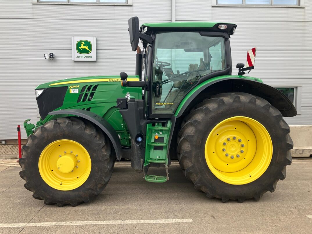 John Deere 6215R