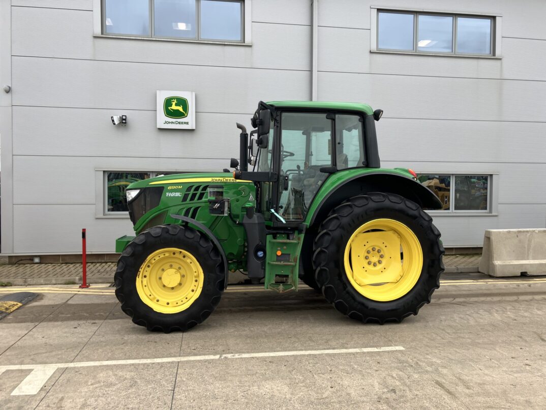 John Deere 6120M