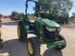 John Deere 4052M full