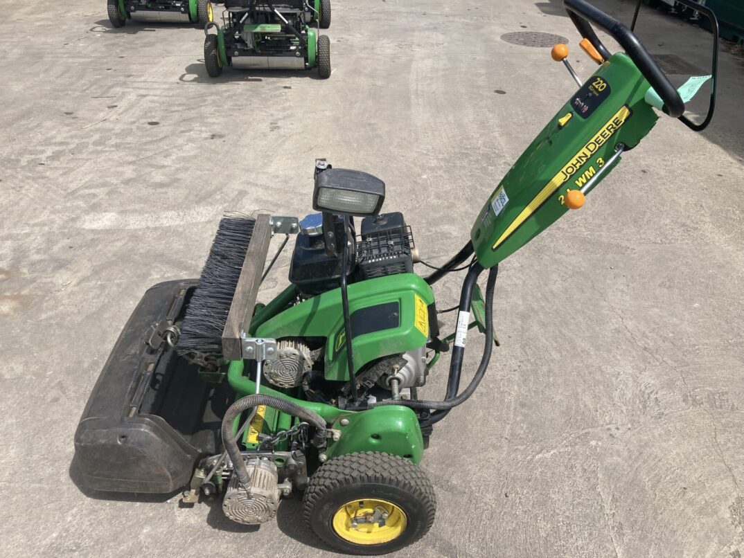 John Deere 220E Hybrid Greens Mower