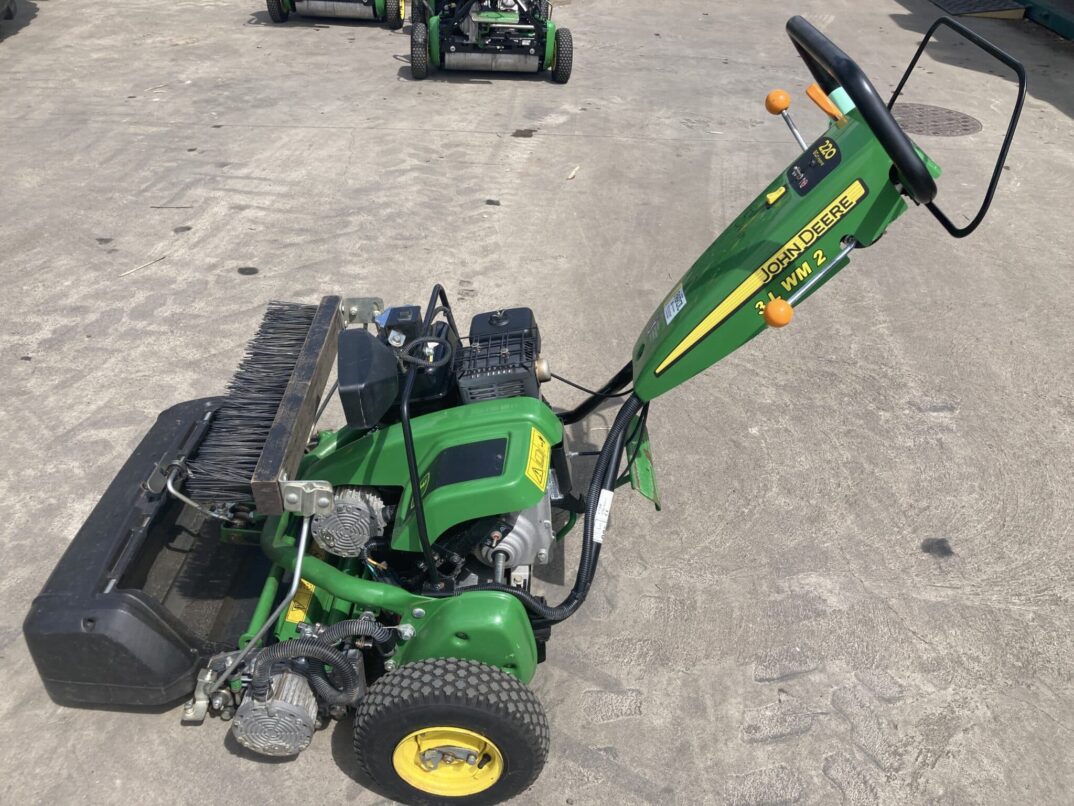 John Deere 220E Hybrid Greens Mower