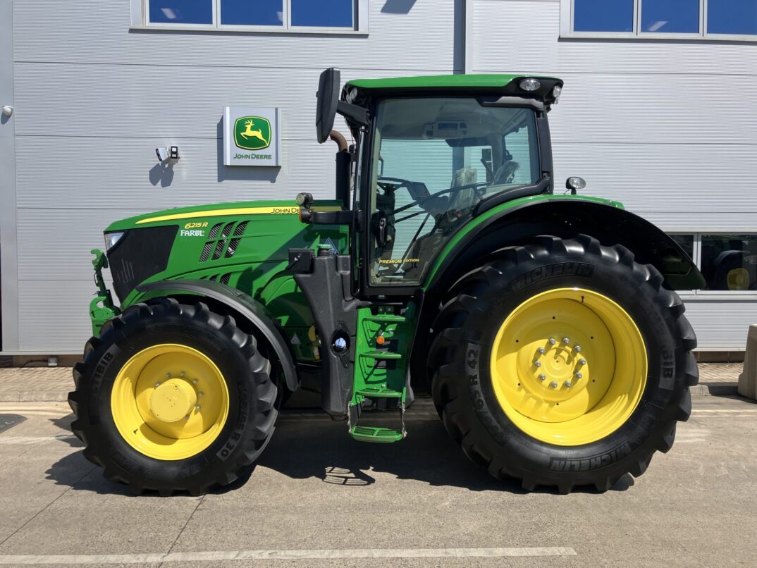 John Deere 6215R