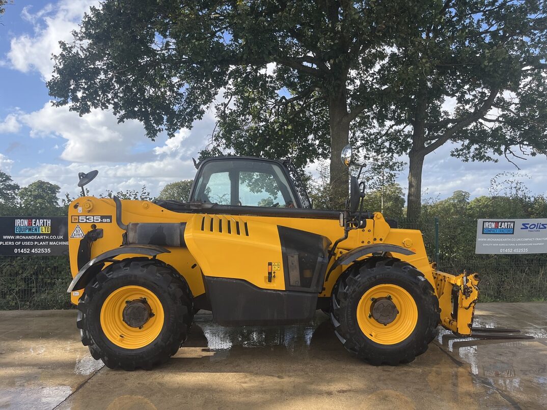 2019 JCB 535-95 (U736)