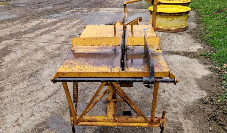 Linkage mounted McConnel Sawbench full