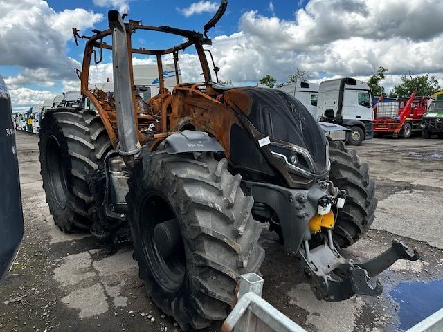 Valtra T215 Agricultural Tractor