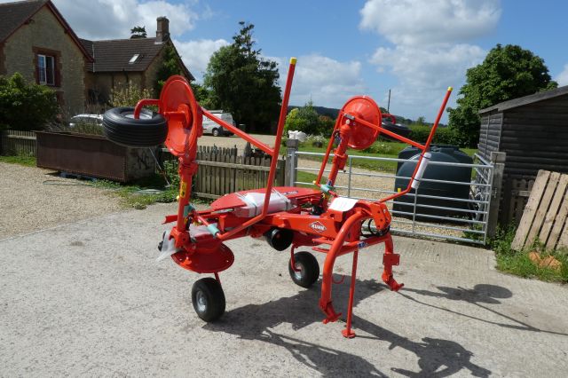 1 Kuhn Gf502 4 Rotor Tedder 2022 Brand New