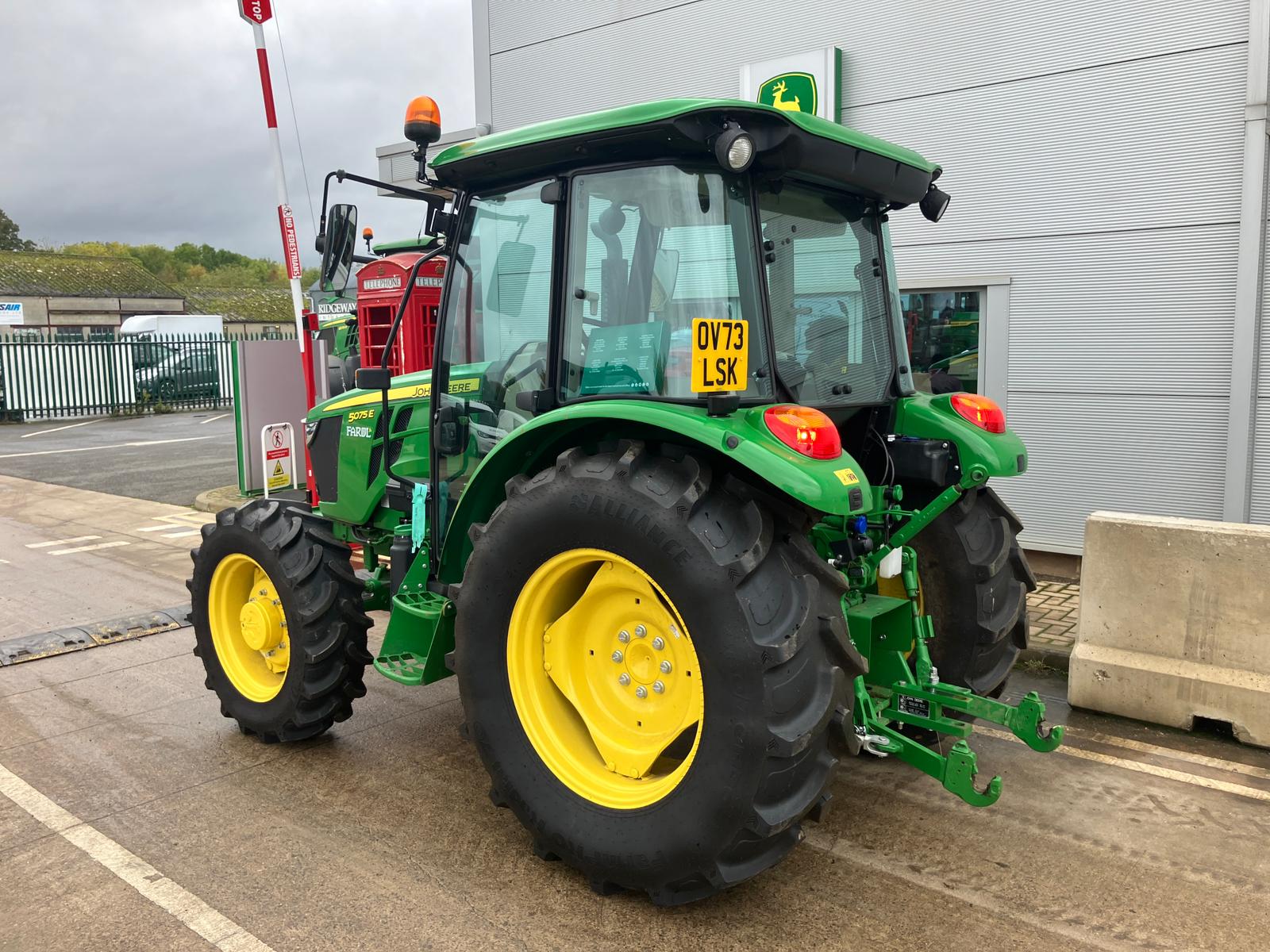 John Deere 5075E