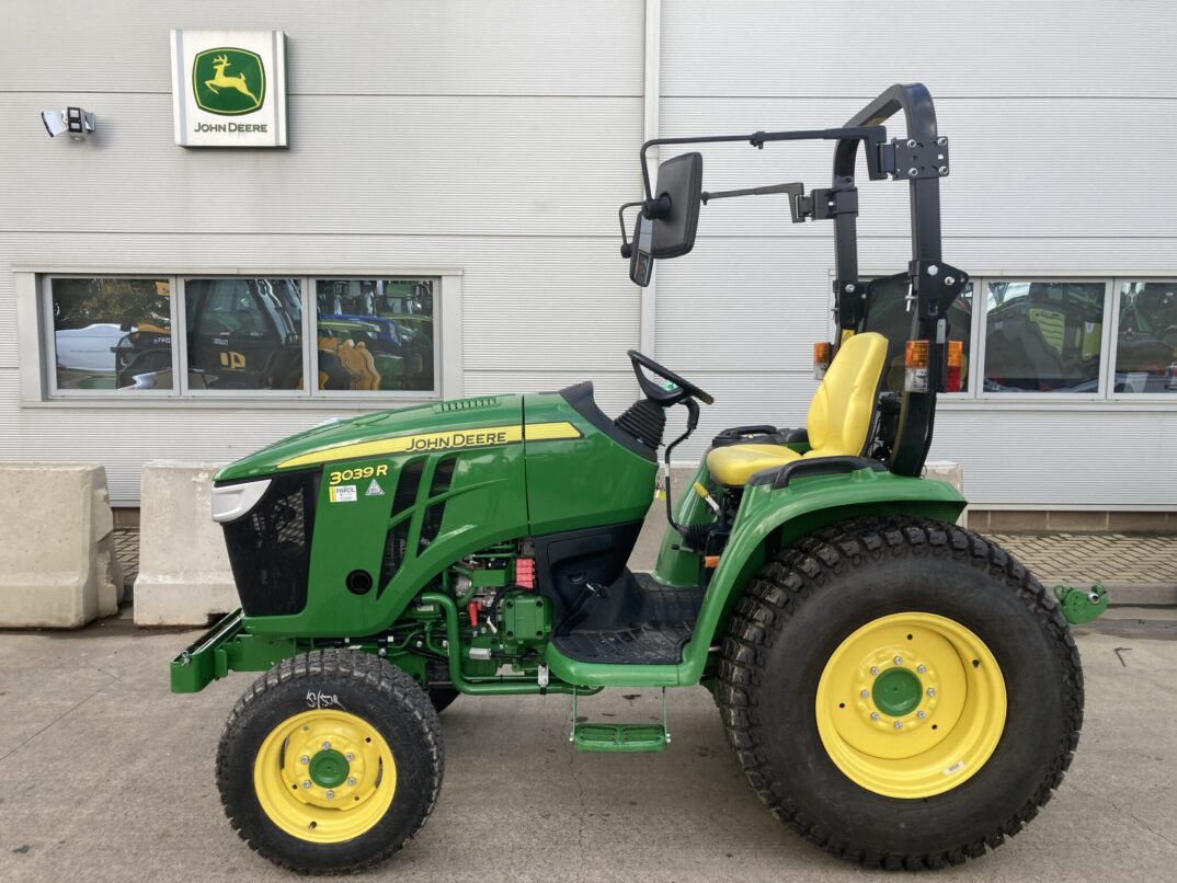 John Deere 3039R