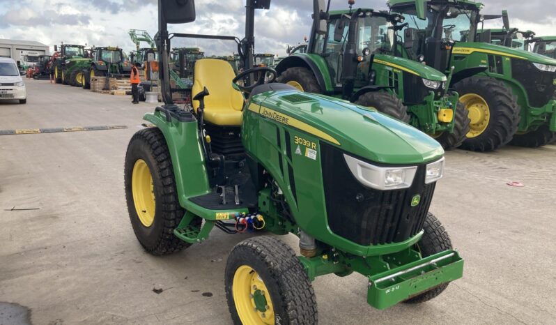 John Deere 3039R full