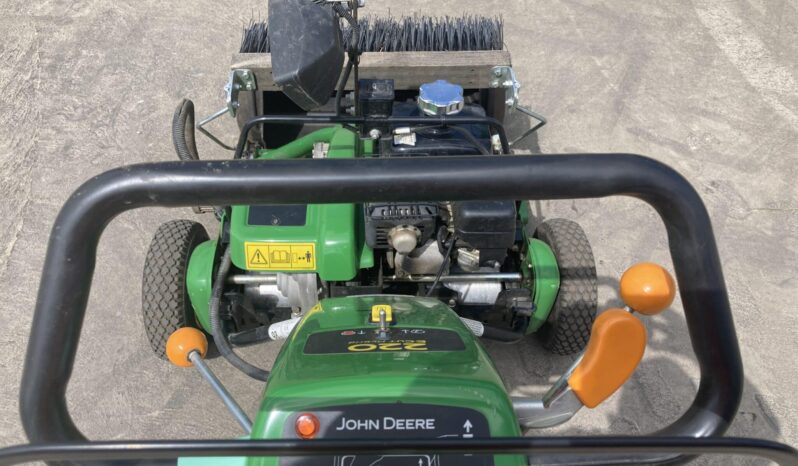 John Deere 220E Hybrid Greens Mower full