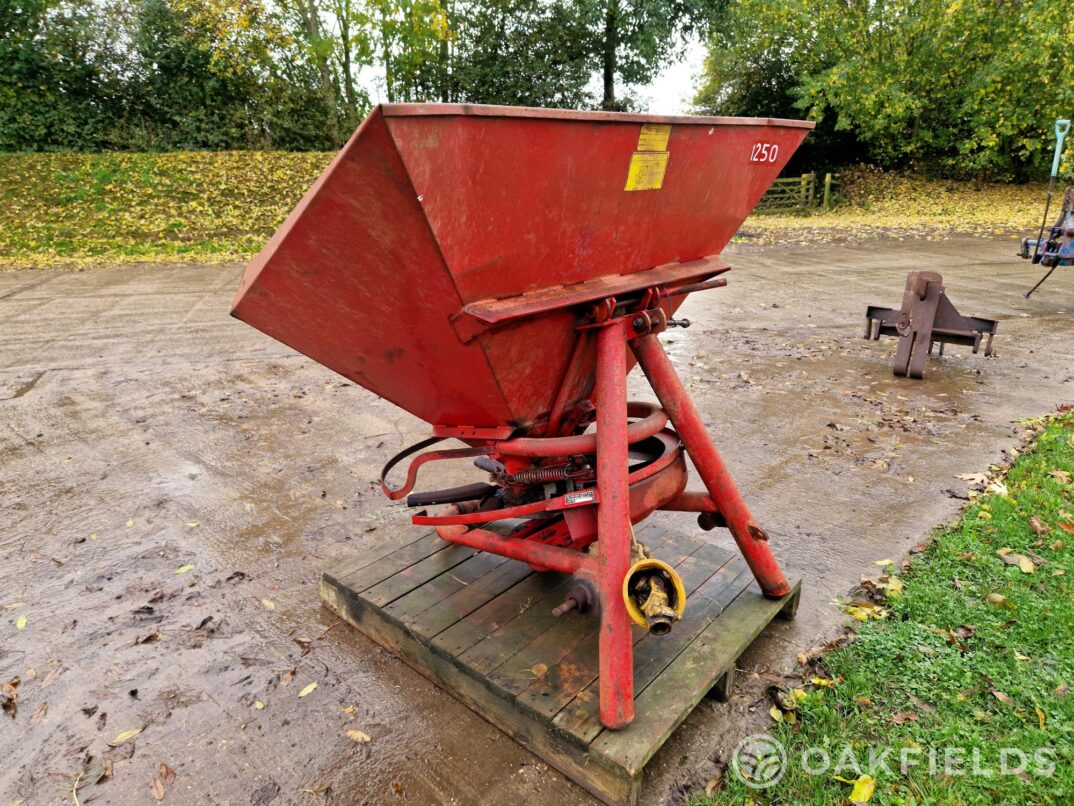 Lely 1250 fertiliser spreader