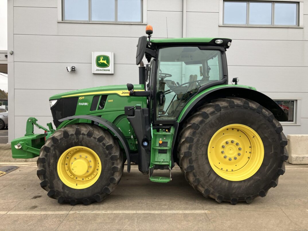 John Deere 6R 195